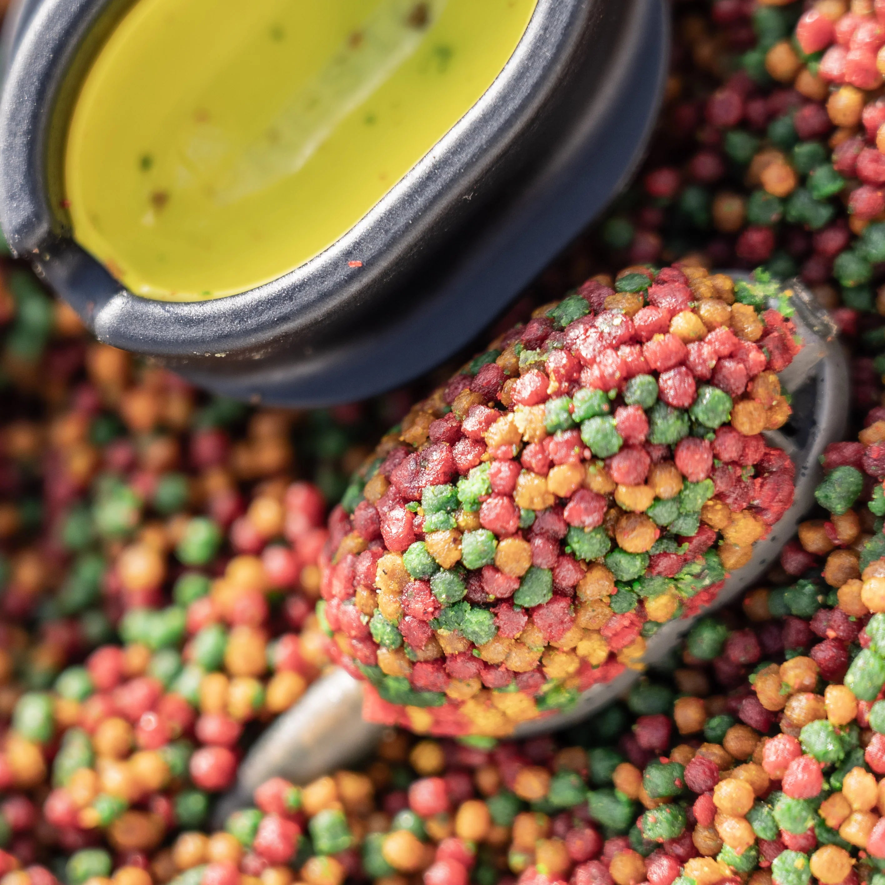 Fjuka Squeez-Ready Coloured Method Pellets