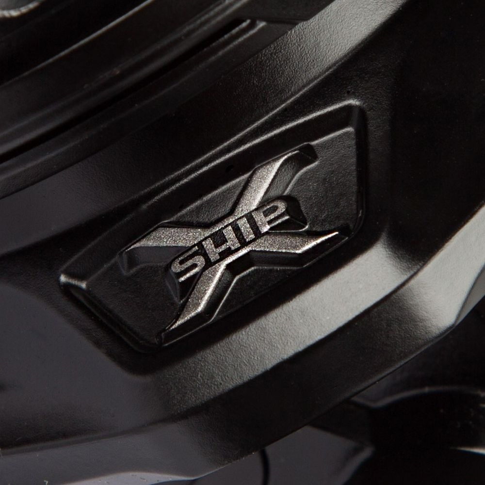 Shimano Medium Baitrunner LC 5500 XTB Reel